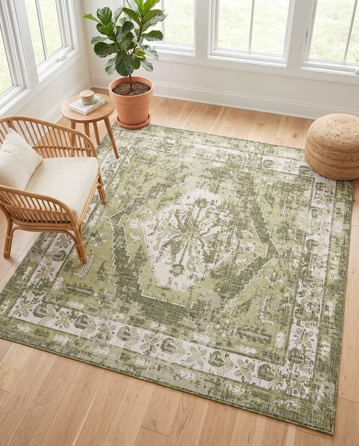 Detail image of 7' 10 x 7' 10 Easy-Clean Traditional Indoor / Outdoor Square Rug