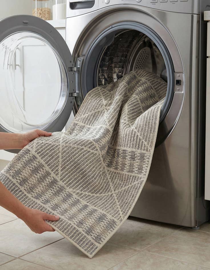 Detail image of 5' 3 x 8'  Washable Trellis Indoor / Outdoor Rug