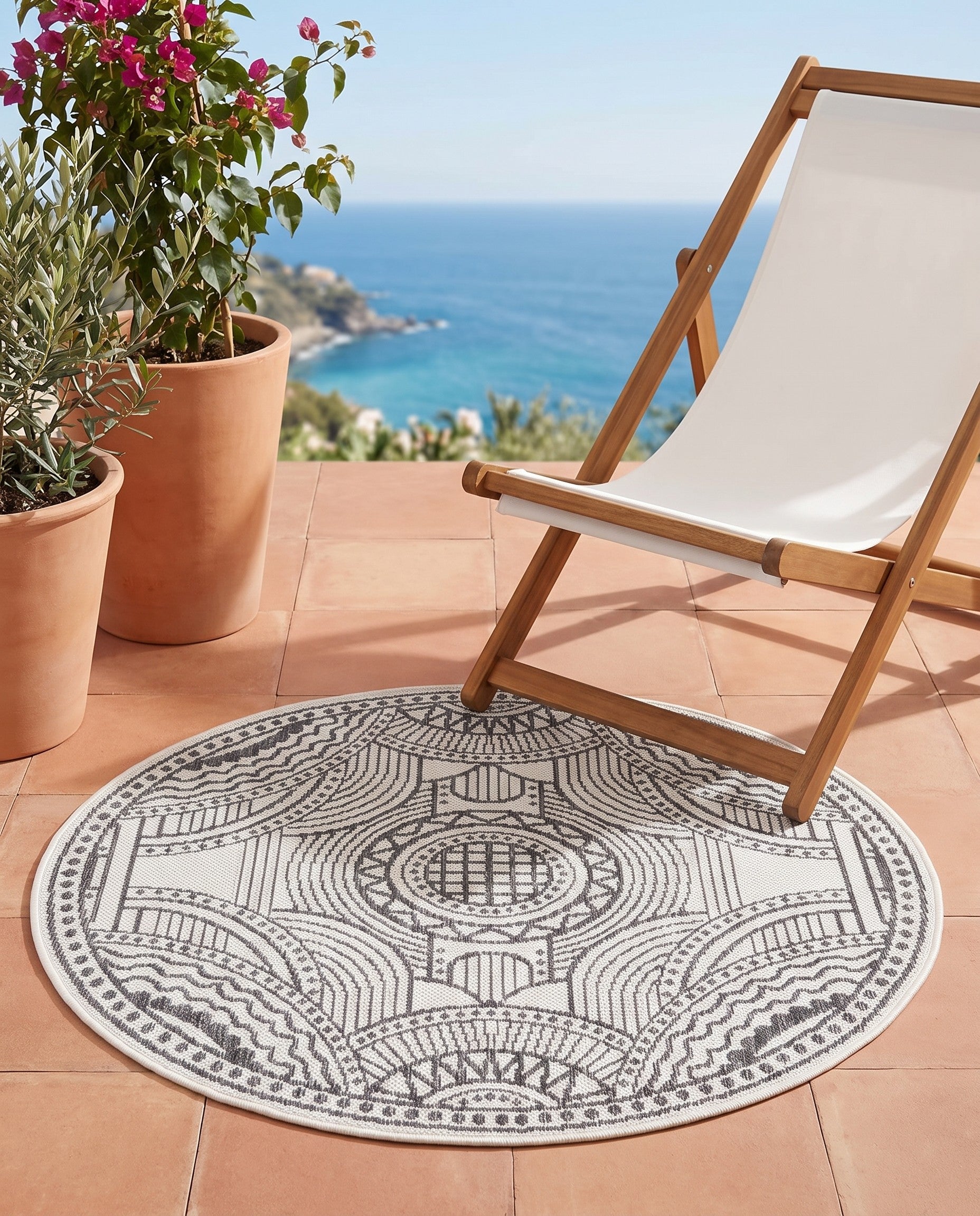 3' 1 x 3' 1 Easy-Clean Traditional Indoor / Outdoor Round Rug