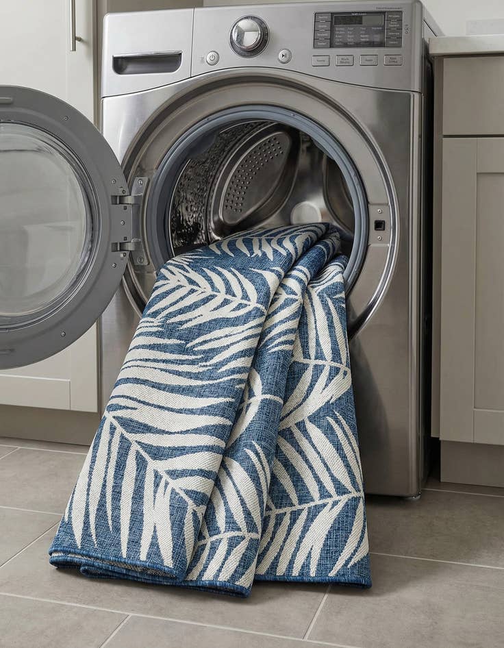 Detail image of 6' x 9'  Washable Botanical Indoor / Outdoor Rug