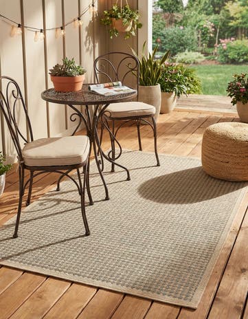 125cm x 185cm Easy-Clean Border Indoor / Outdoor Rug