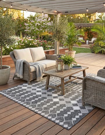 7' 10 x 11' Easy-Clean Lattice Indoor / Outdoor Rug
