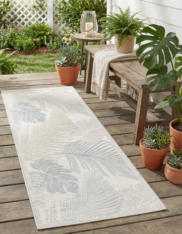 Gray Easy-Clean Botanical Indoor / Outdoor Runner Rug