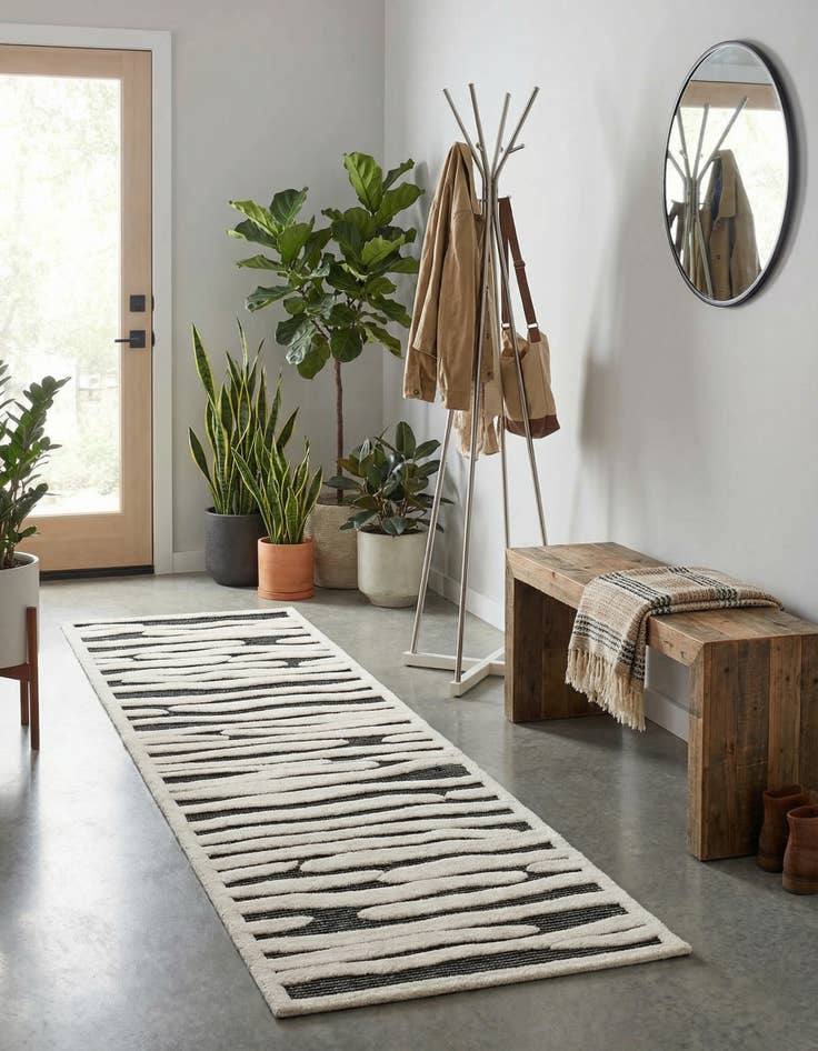 Detail image of 2' 7 x 10' Prismatic Runner Rug