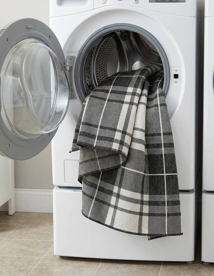 Detail image of  7' 10 x 10'  Washable Checkered Indoor / Outdoor Rug