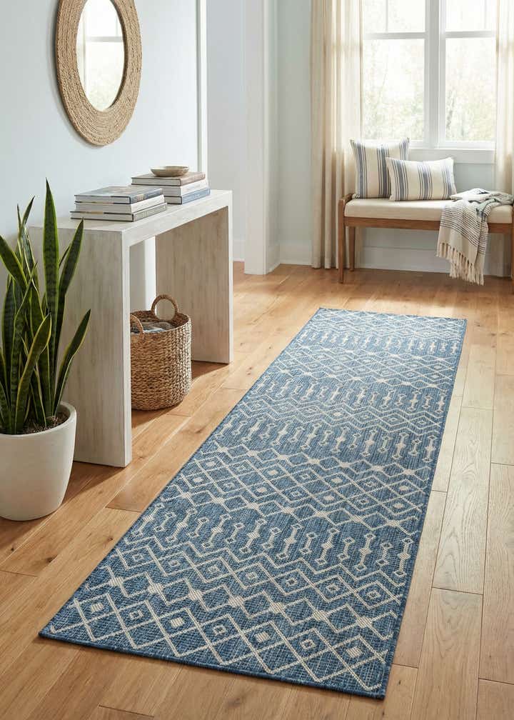 2' 7 x 12' Easy-Clean Trellis Indoor / Outdoor Runner Rug