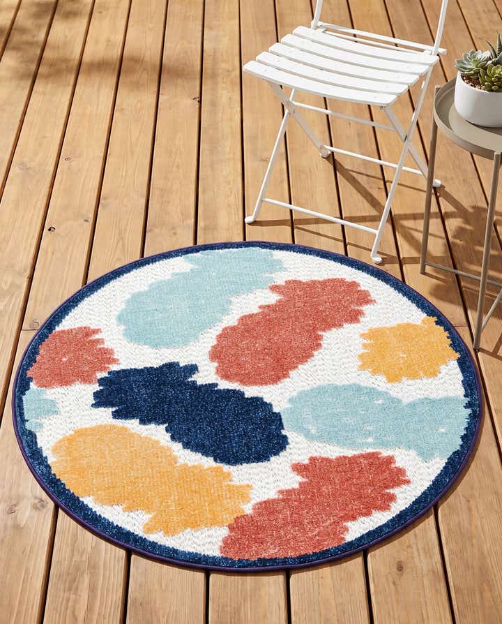 3' 3 x 3' 3 Easy-Clean Belize Indoor / Outdoor Round Rug