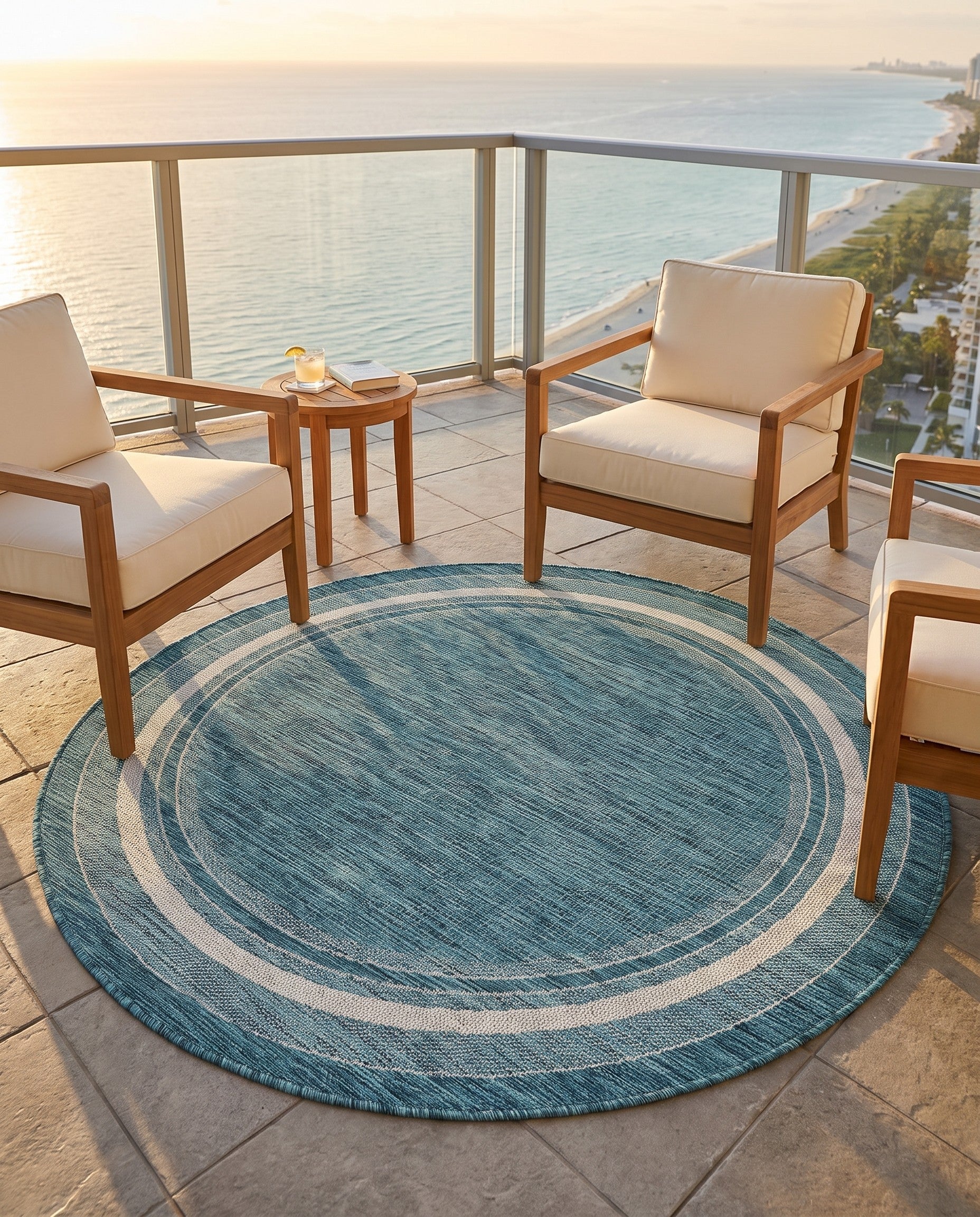 5' 3 x 5' 3 Easy-Clean Border Indoor / Outdoor Round Rug