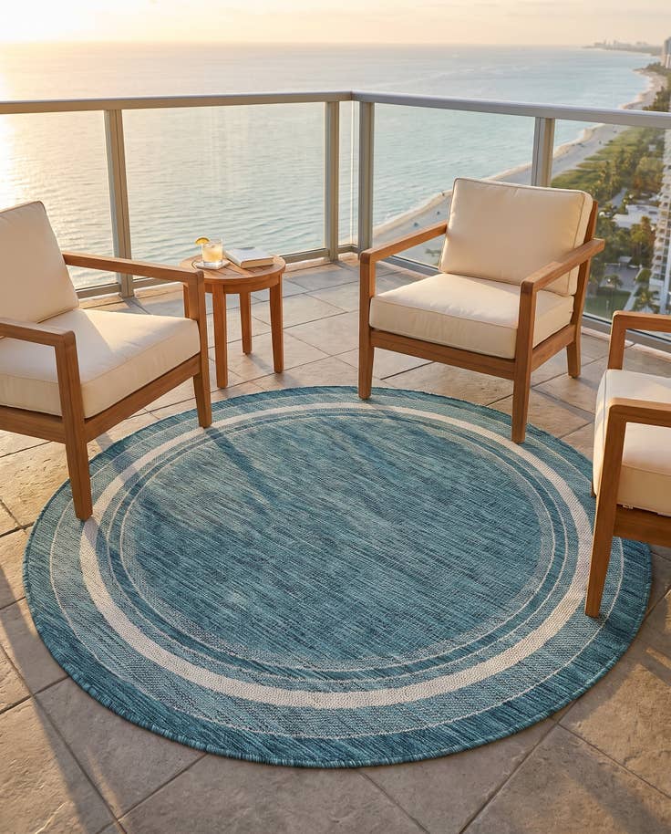 Detail image of 5' 3 x 5' 3 Easy-Clean Border Indoor / Outdoor Round Rug