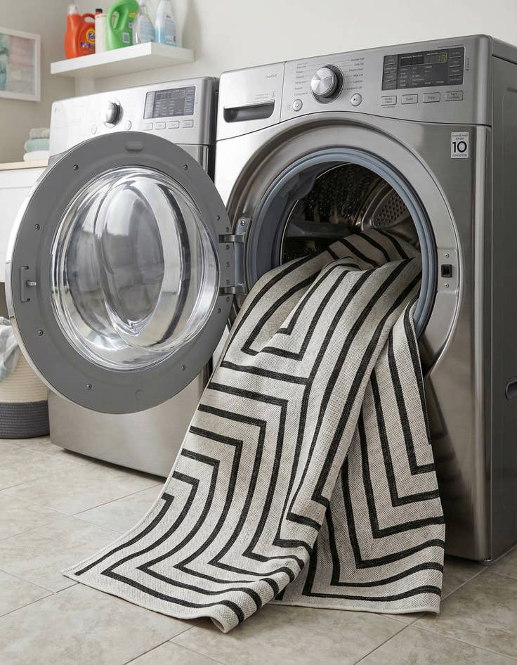 Detail image of  7' x 10'  Washable Modern Indoor / Outdoor Rug