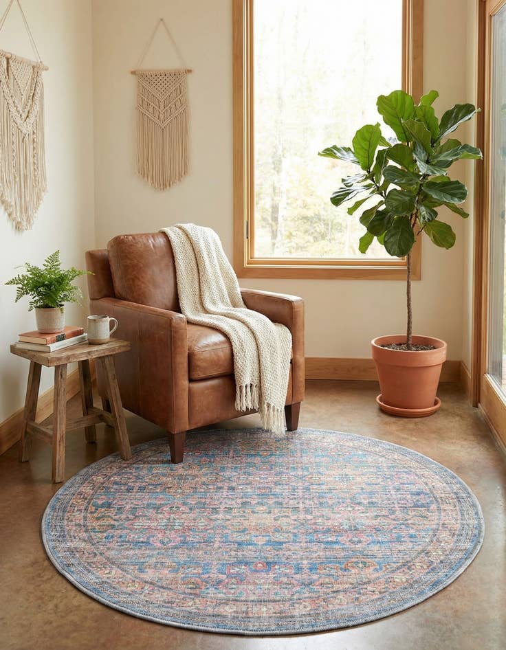 Detail image of 3' 3 x 3' 3  Washable Nostalgia Round Rug