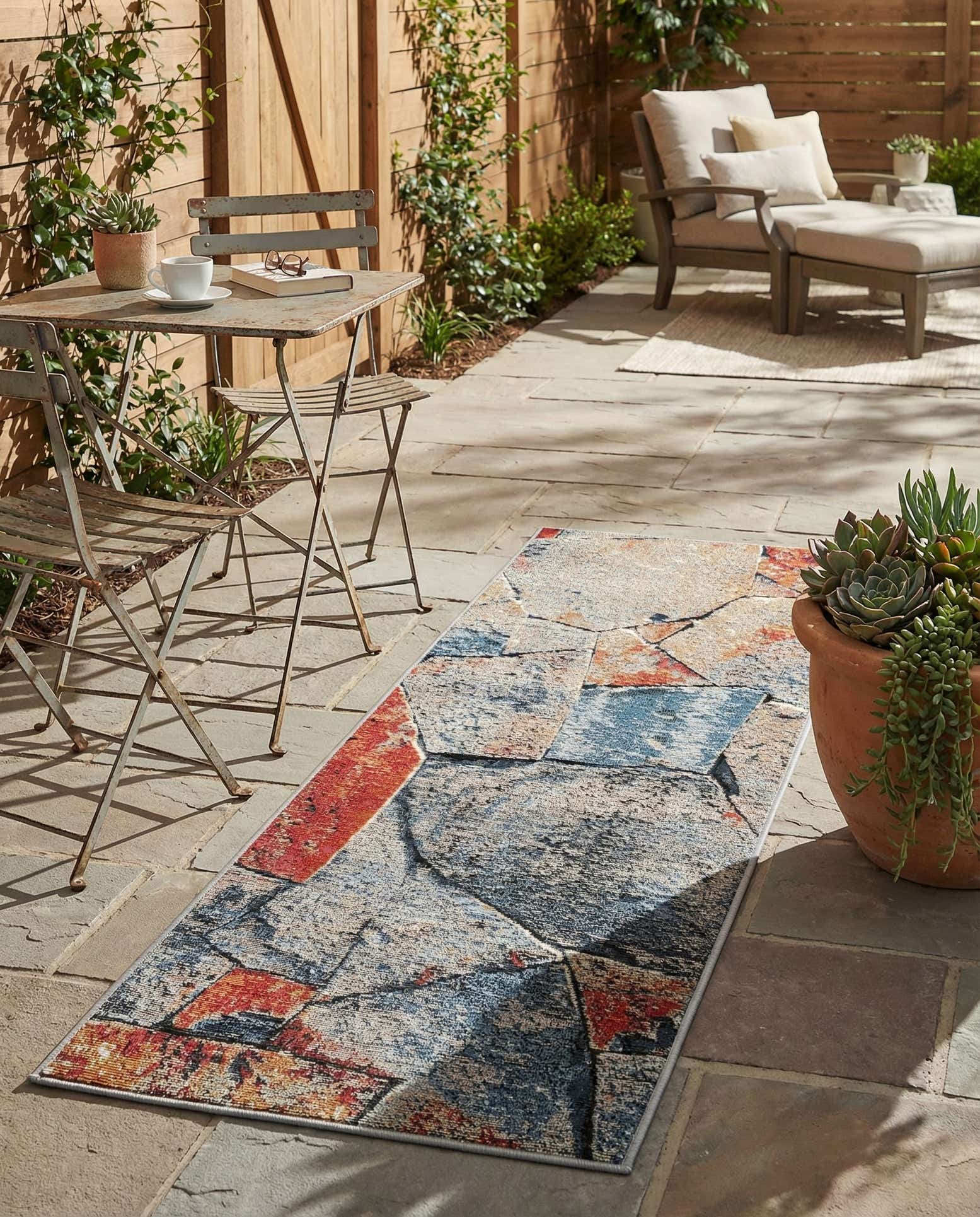 2' x 5' Easy-Clean Modern Indoor / Outdoor Runner Rug