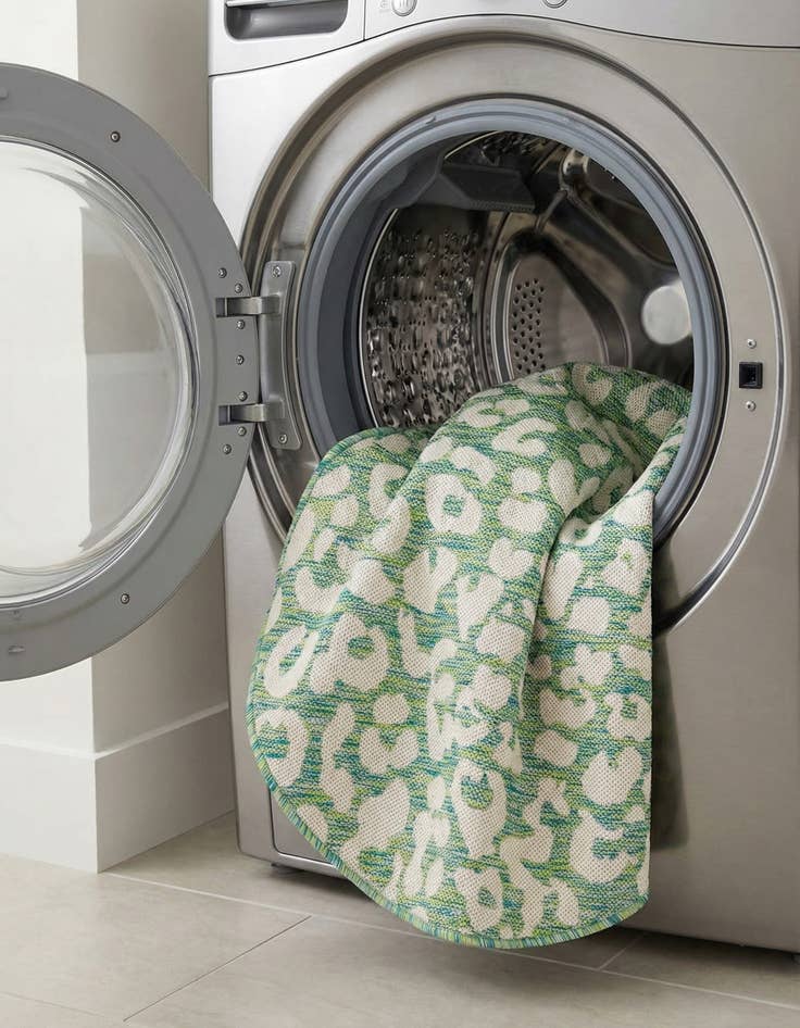 Detail image of 3' x 3'  Washable Safari Indoor / Outdoor Round Rug