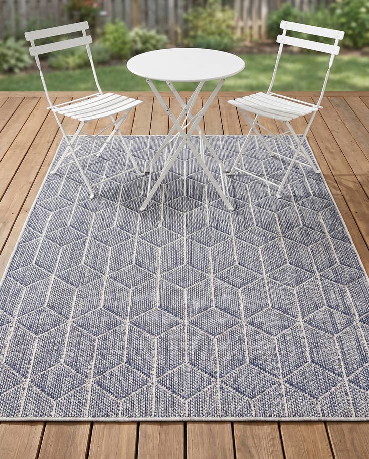 Detail image of 4' 1 x 6' 1 Easy-Clean Trellis Indoor / Outdoor Rug