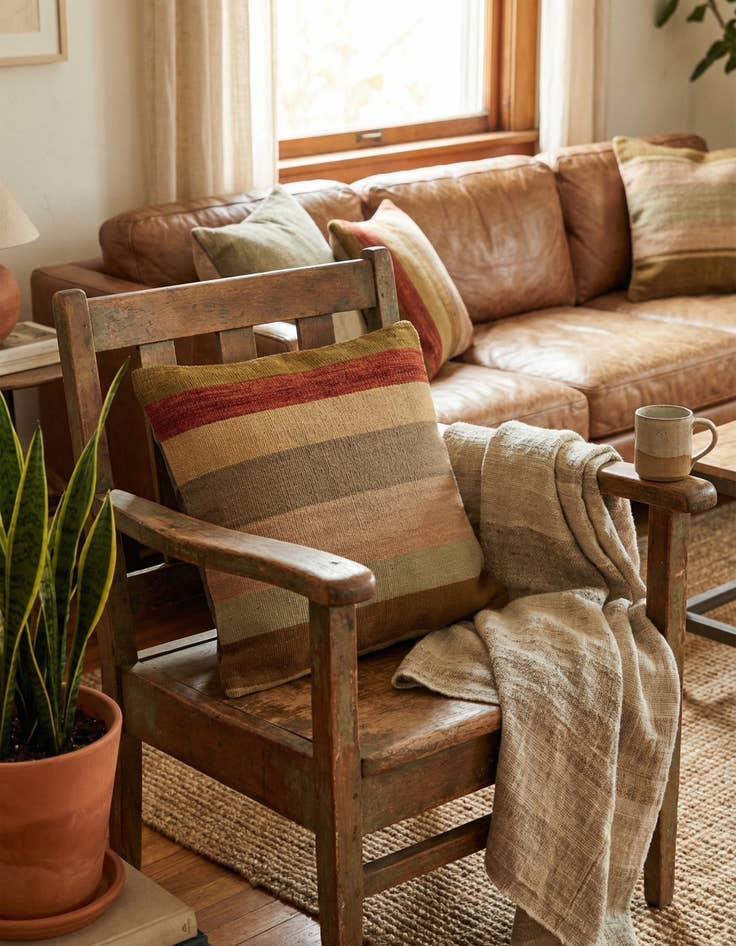 Detail image of  1' 5 x 1' 5  Hand Woven Pillow Wool Square Rug