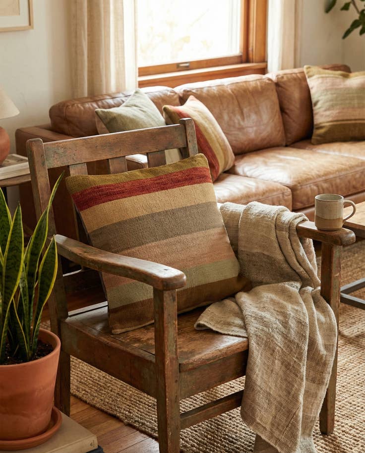 Detail image of 1' 5 x 1' 5 Hand Woven Pillow Wool Square Rug