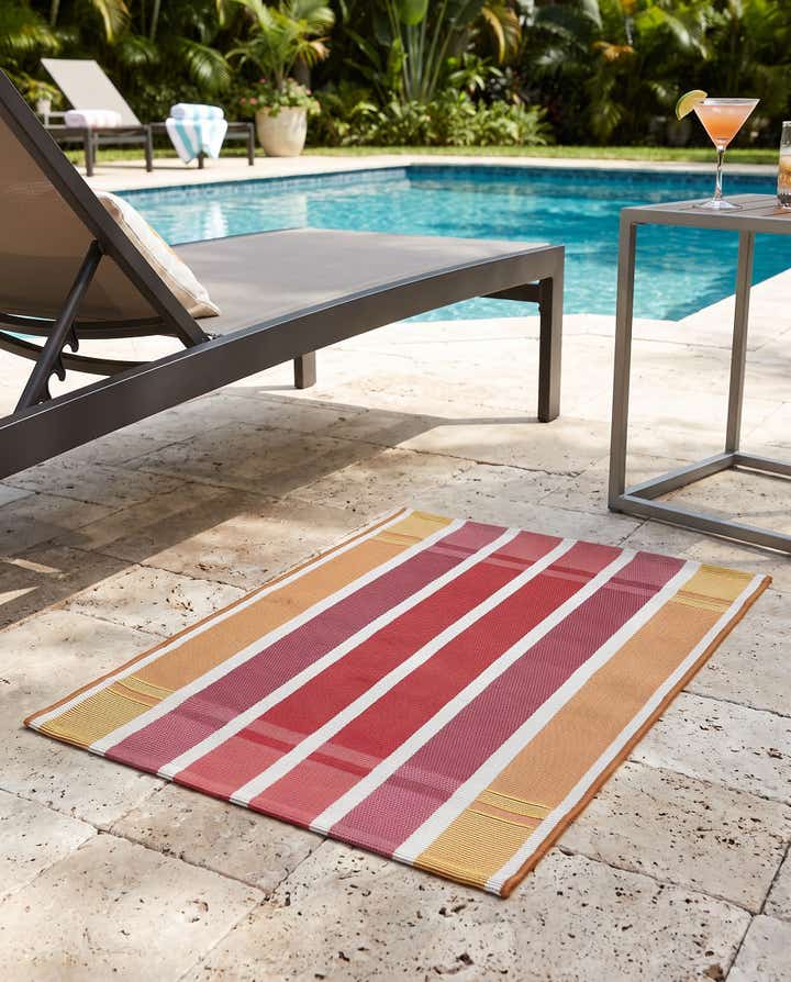 2' x 3' Easy-Clean Striped Indoor / Outdoor Rug