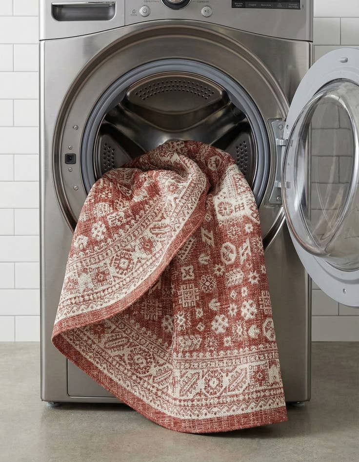 Detail image of 7' 10 x 10'  Washable Aztec Indoor / Outdoor Oval Rug