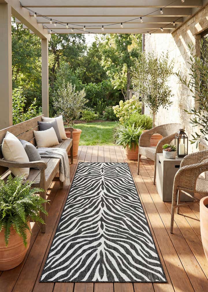 2' 7 x 10' Easy-Clean Safari Indoor / Outdoor Runner Rug
