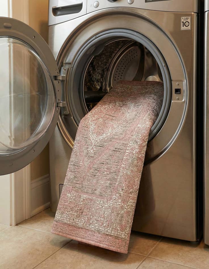 Detail image of 2' x 3'  Washable Traditional Indoor / Outdoor Rug