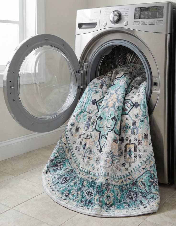 Detail image of 7' 10 x 7' 10  Washable Yara Round Rug