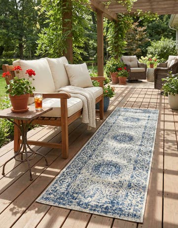 2' x 8' Easy-Clean Traditional Indoor / Outdoor Runner Rug