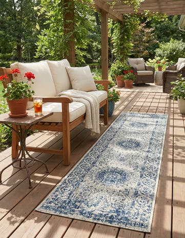 2' x 8' Easy-Clean Traditional Indoor / Outdoor Runner Rug