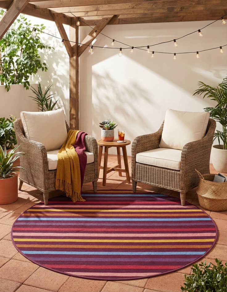 Detail image of 3' x 3'  Washable Striped Indoor / Outdoor Round Rug
