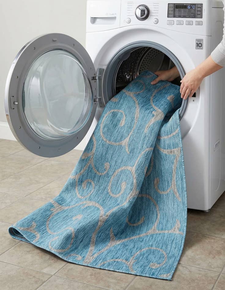 Detail image of 6' x 9'  Washable Botanical Indoor / Outdoor Rug