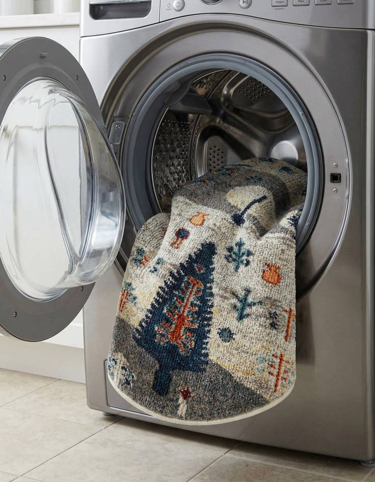 Detail image of 3' 3 x 3' 3  Washable Vivid Round Rug