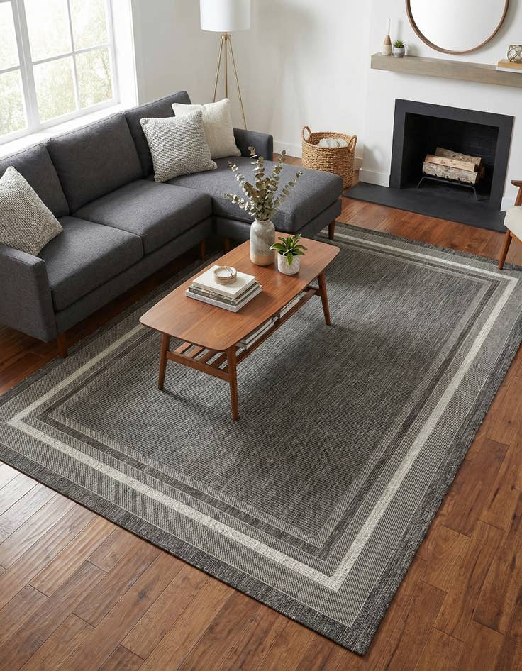 Detail image of 6' x 9'  Washable Border Indoor / Outdoor Rug