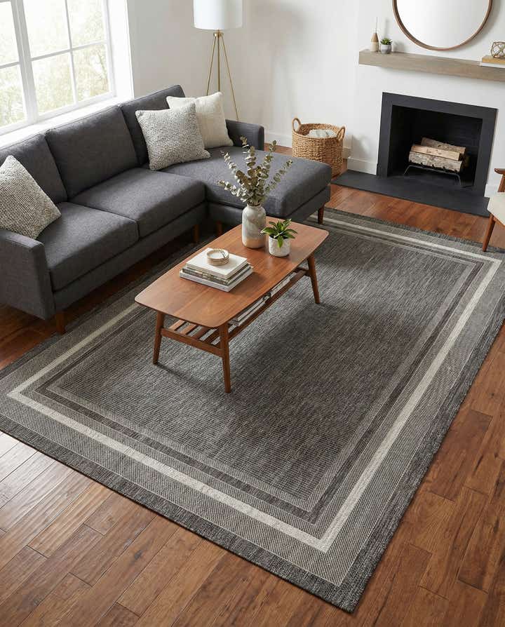 6' x 9' Easy-Clean Border Indoor / Outdoor Rug