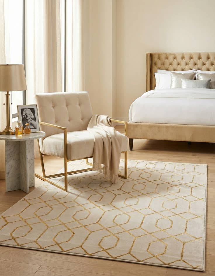 Detail image of  4' x 6'  Marilyn Monroe™ Glam Trellis Rug