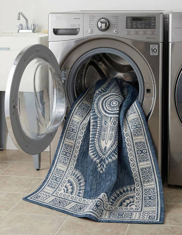 Detail image of 5' 3 x 8'  Washable Traditional Indoor / Outdoor Rug