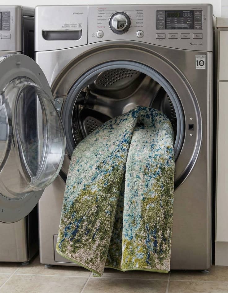 Detail image of 4' x 4'  Washable Casablanca Round Rug