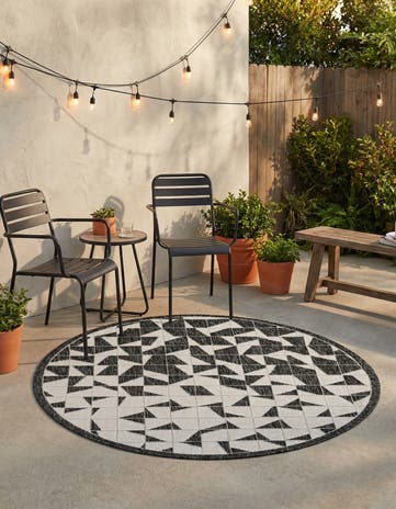 4' x 4' Easy-Clean Modern Indoor / Outdoor Round Rug