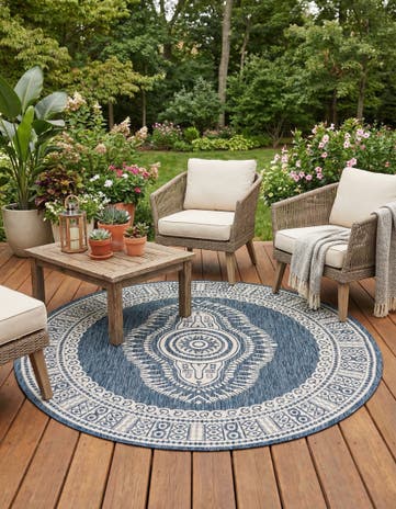 7' 10 x 7' 10 Easy-Clean Traditional Indoor / Outdoor Round Rug