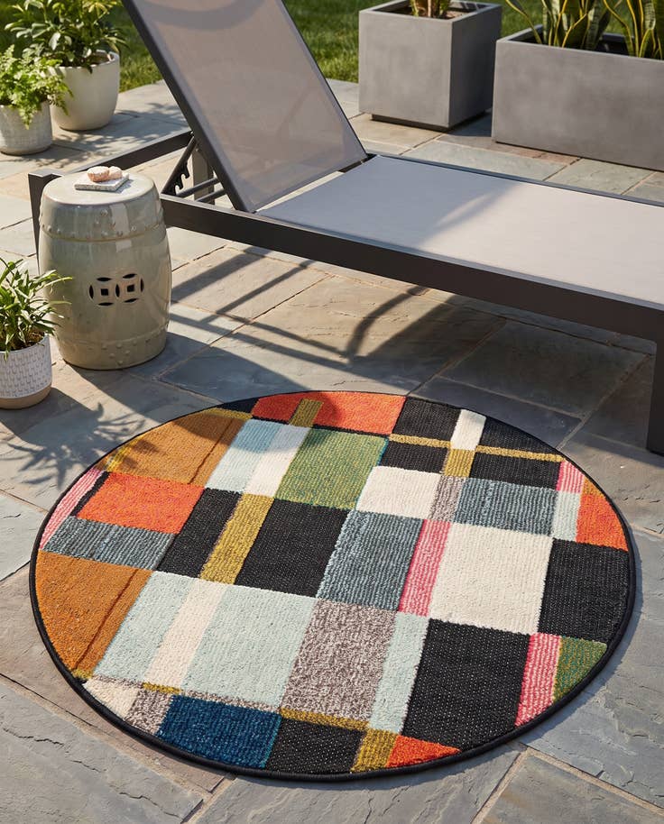 Detail image of 3' x 3' Easy-Clean Casablanca Indoor / Outdoor Round Rug