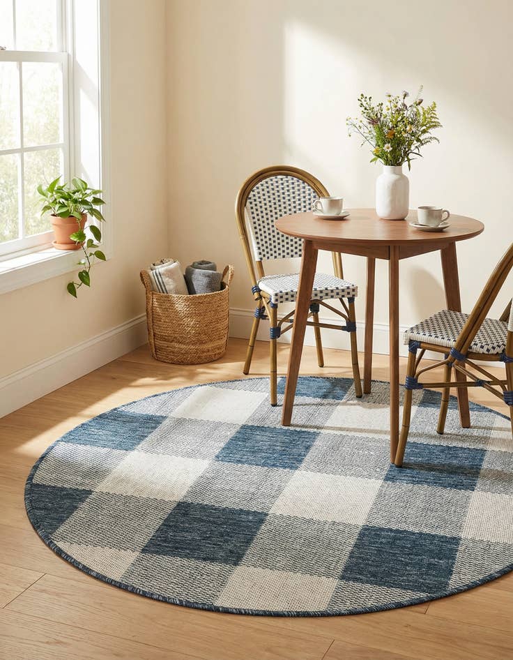 Detail image of  3' x 3'  Washable Checkered Indoor / Outdoor Round Rug
