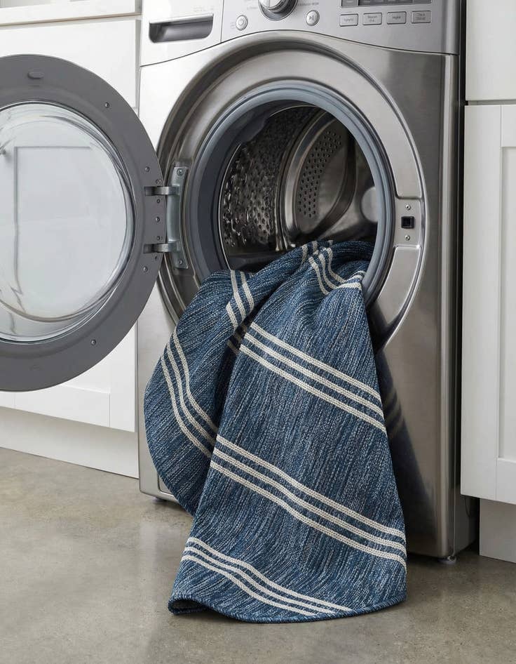 Detail image of 4' x 4'  Washable Jill Zarin Anguilla Indoor / Outdoor Round Rug