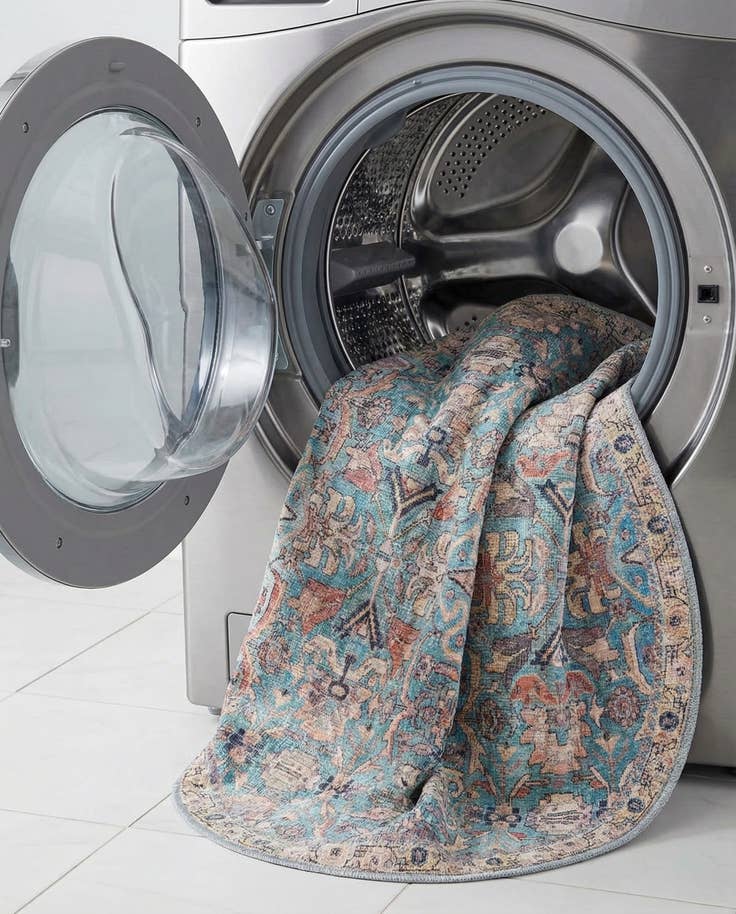 Detail image of 3' 3 x 3' 3 Washable Nostalgia Round Rug
