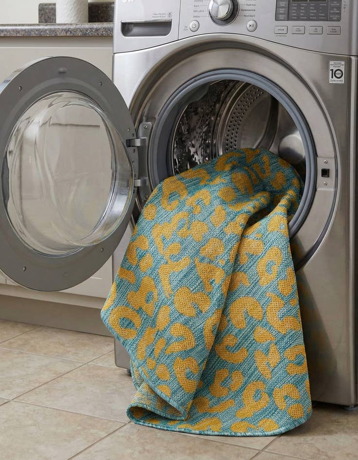 Detail image of 3' x 3'  Washable Safari Indoor / Outdoor Round Rug