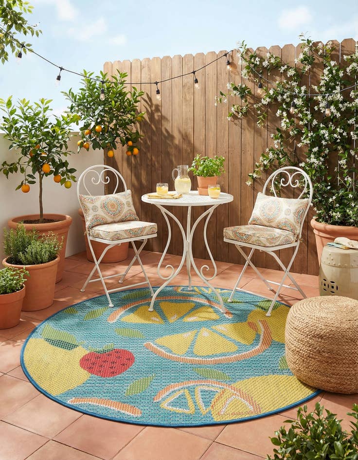 Detail image of 3' 3 x 3' 3  Washable Baja Indoor / Outdoor Round Rug