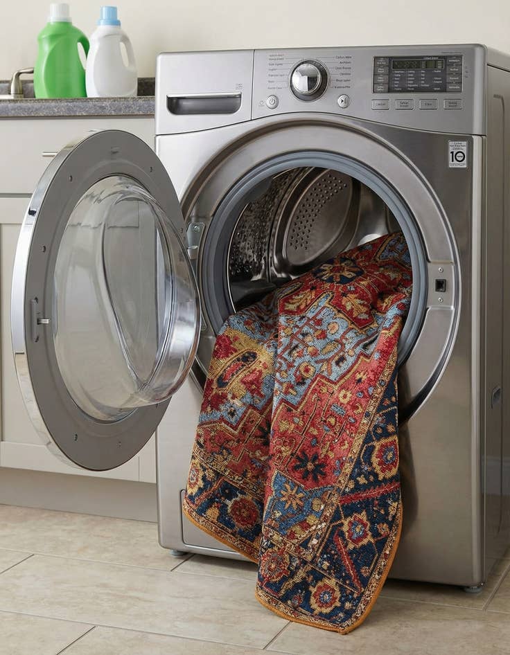 Detail image of 4' x 6'  Washable Traditional Indoor / Outdoor Rug