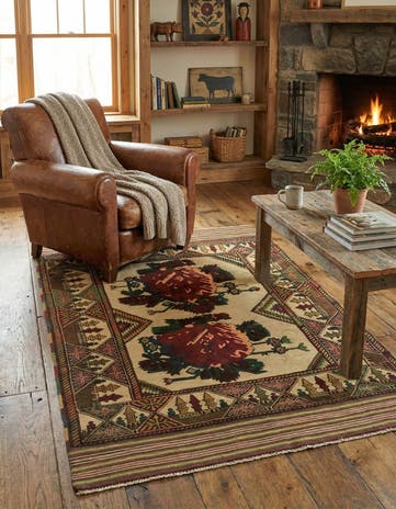 4' 2 x 6' Hand Knotted Sumak Wool Rug