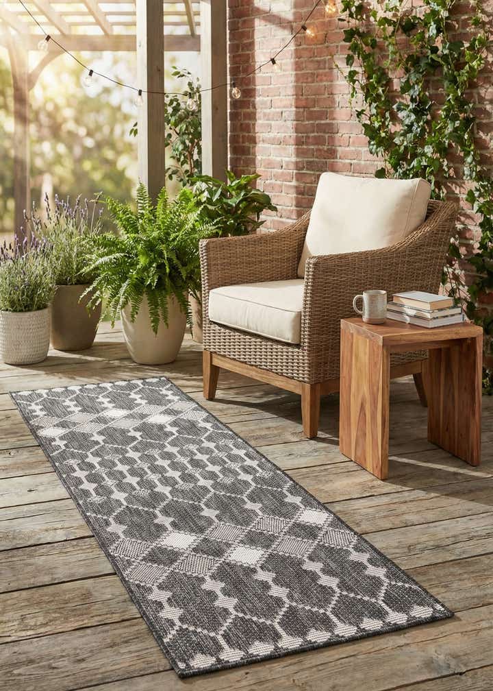 2' x 6' Easy-Clean Trellis Indoor / Outdoor Runner Rug