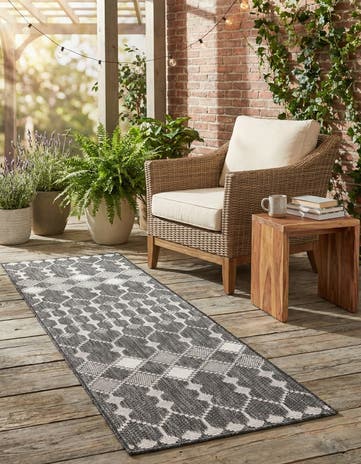 2' x 6' Easy-Clean Lattice Indoor / Outdoor Runner Rug