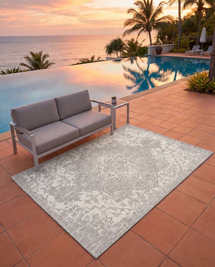 5' 3 x 8' Easy-Clean Jill Zarin Dubai Indoor / Outdoor Rug