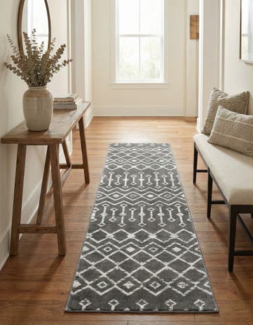 2' 6 x 8' 2 Kasbah Trellis Runner Rug
