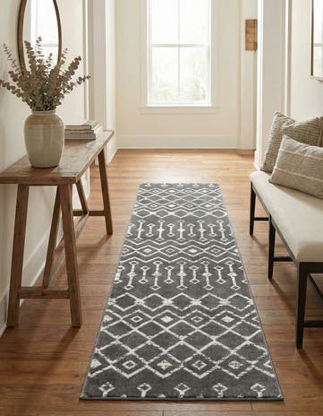 2' 6 x 8' 2 Kasbah Trellis Runner Rug